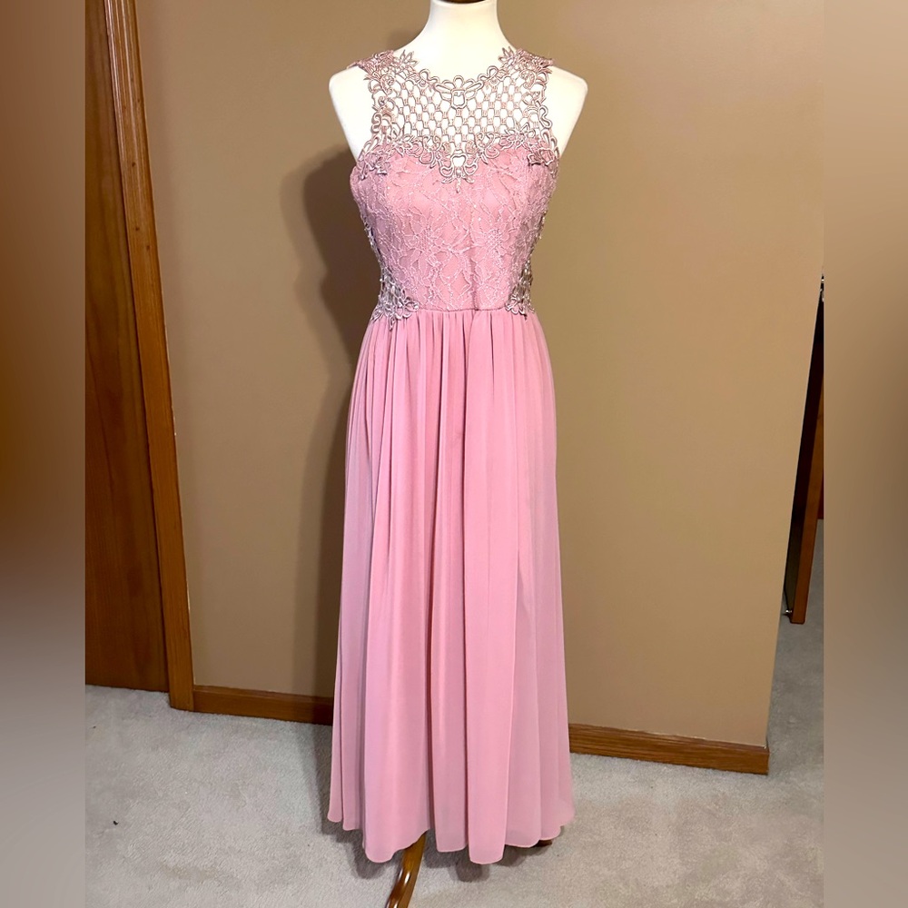 Soft pink dress size 11